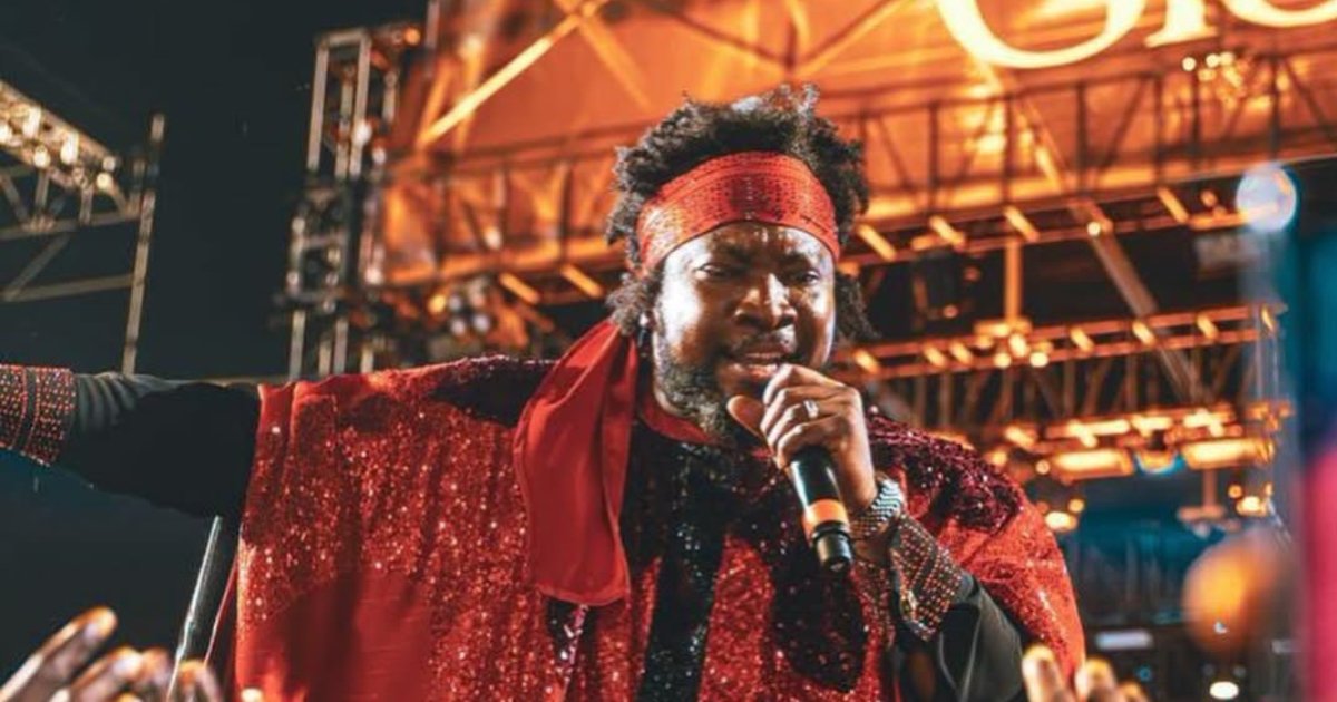 Sonnie Badu Leads Thousands in Powerful Glory Night Worship Experience in Togo